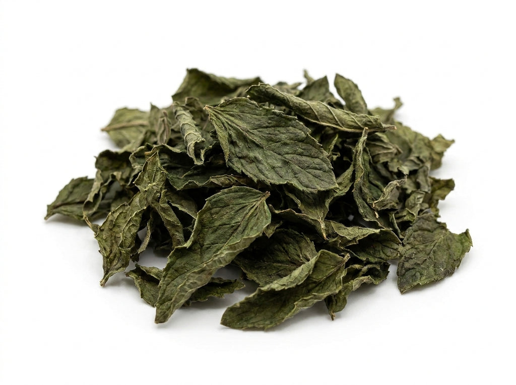 Gros plan sur les feuilles de menthe pouliot séchée et naturelle Orianza