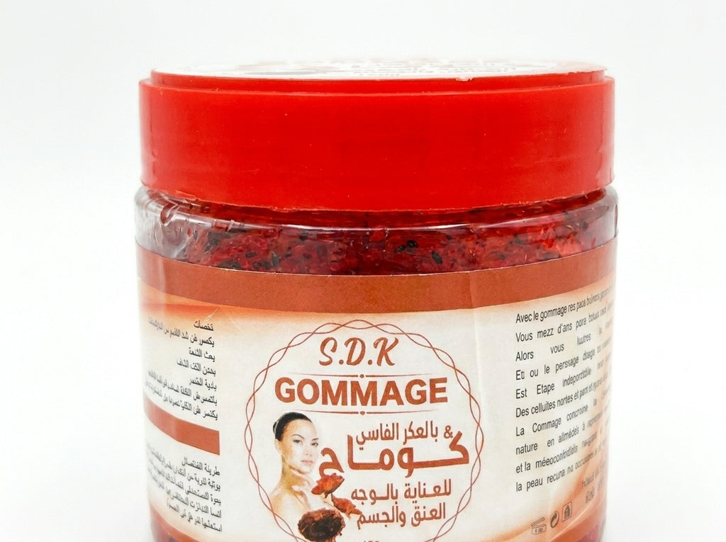 Texture onctueuse de gommage traditionnel a la poudre de coquelicot pour peau de soie