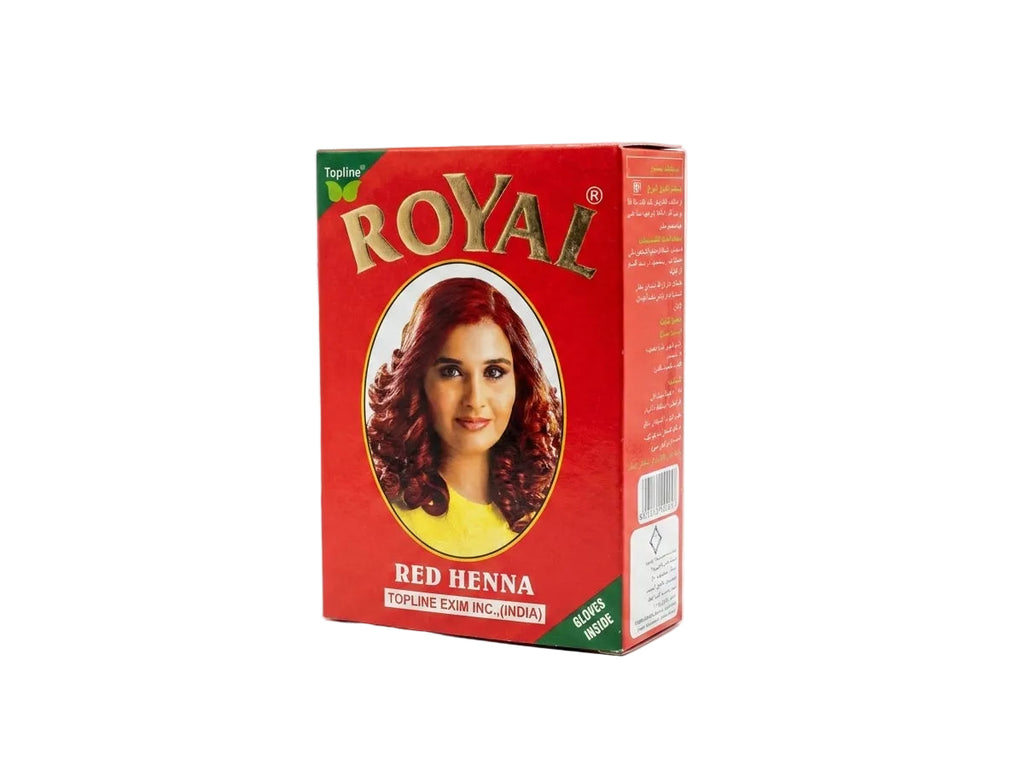 Application mèche par mèche du henné rouge végétal sur les cheveux pour couvrir les racines et apporter du volume.