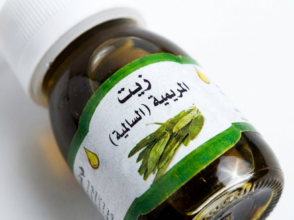 Application de l'huile de sauge pure sur le visage pour resserrer les pores et unifier le grain de peau.