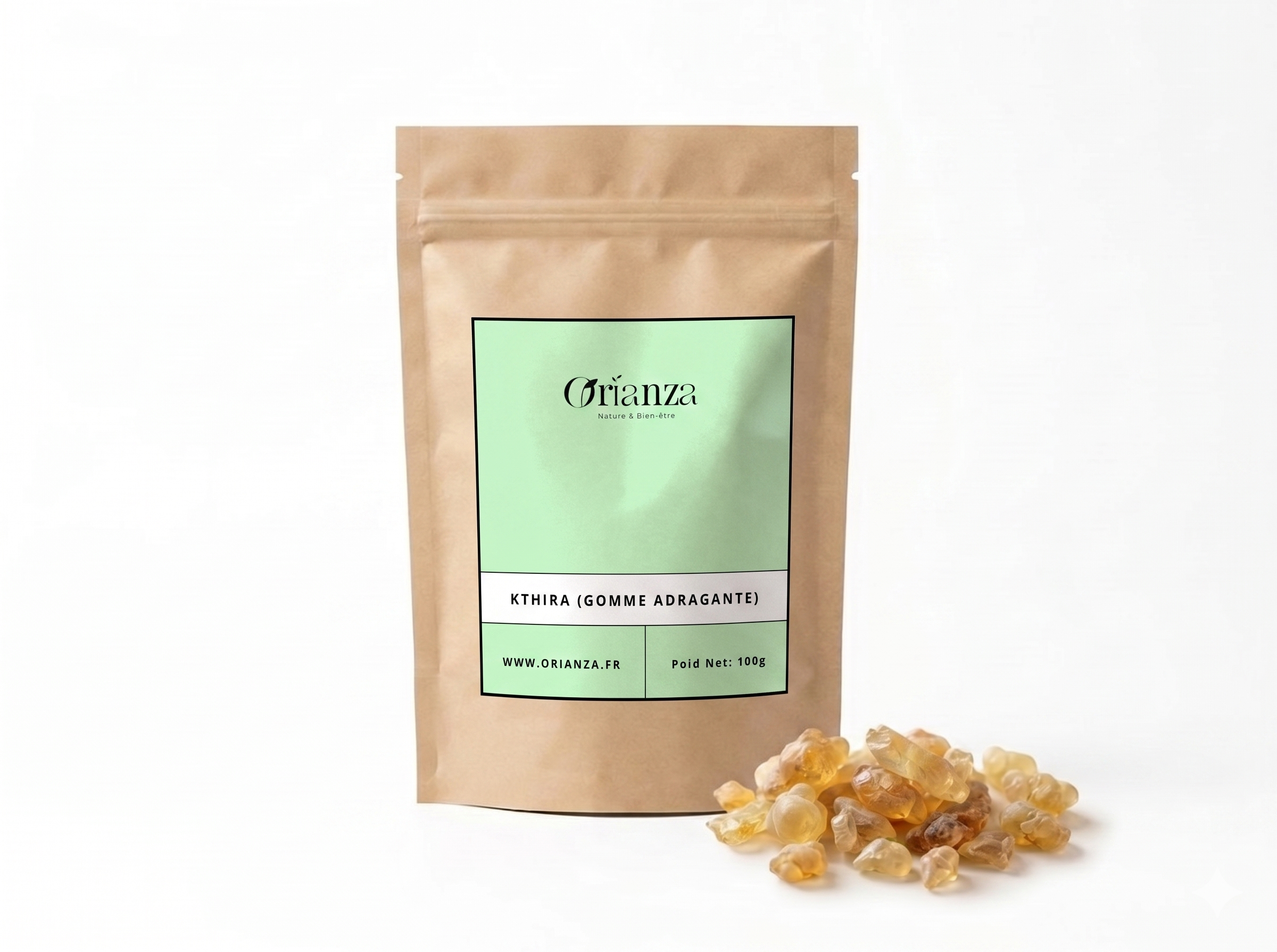 Sachet d'apothicaire en kraft de Kthira Orianza Selection, gomme adragante brute pour le volume des cheveux avec quelques cristaux à côté.