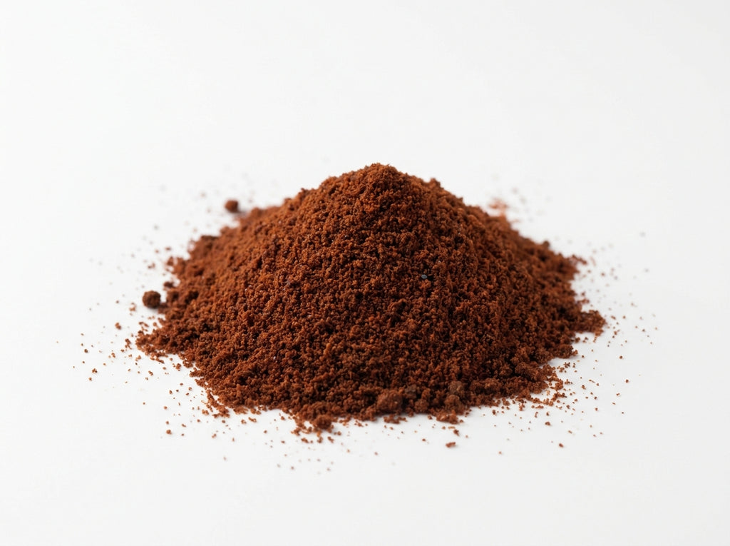 Gros plan sur la texture fine du paprika fumé naturel Orianza