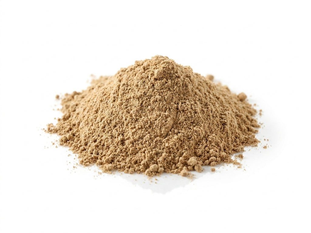 Gros plan sur la finesse et la couleur beige naturelle de la poudre de racine de réglisse de qualité supérieure.