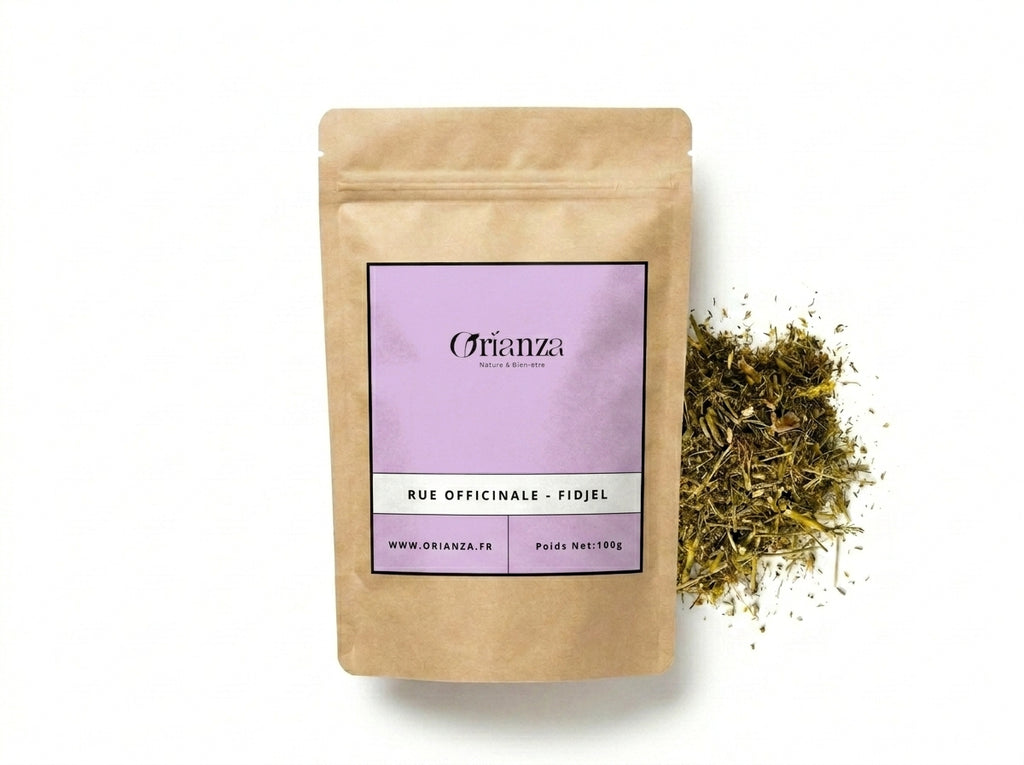 Sachet d'apothicaire en kraft de Rue Officinale Orianza Selection, Fidjel pur pour purification avec quelques feuilles à côté.