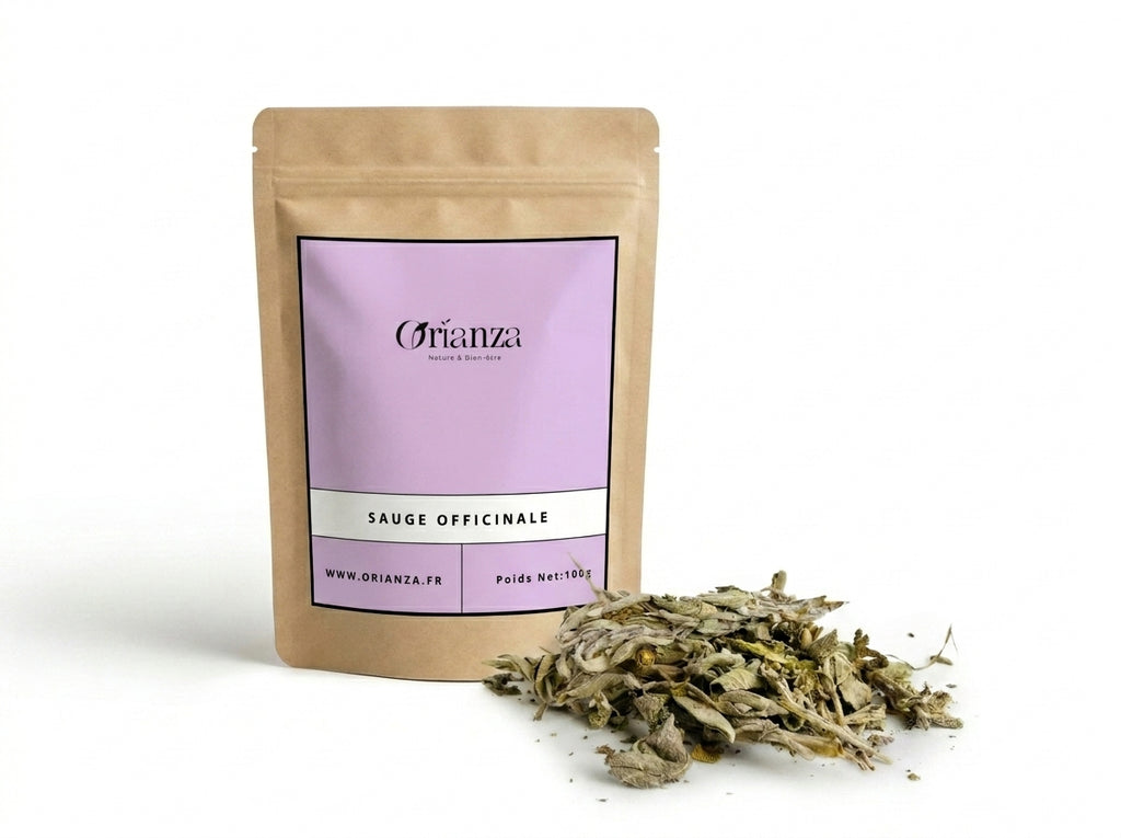 Sachet d'apothicaire en kraft de Sauge Officinale Orianza Selection, Salmia pure pour l'équilibre féminin avec quelques feuilles séchées à côté.